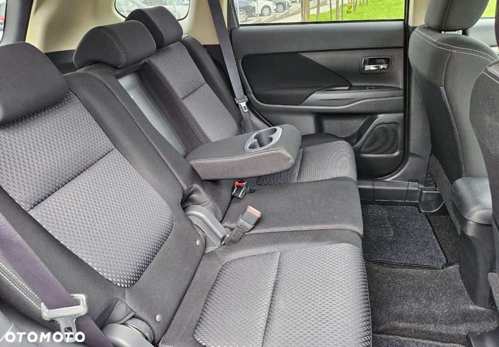 Mitsubishi Outlander - 26