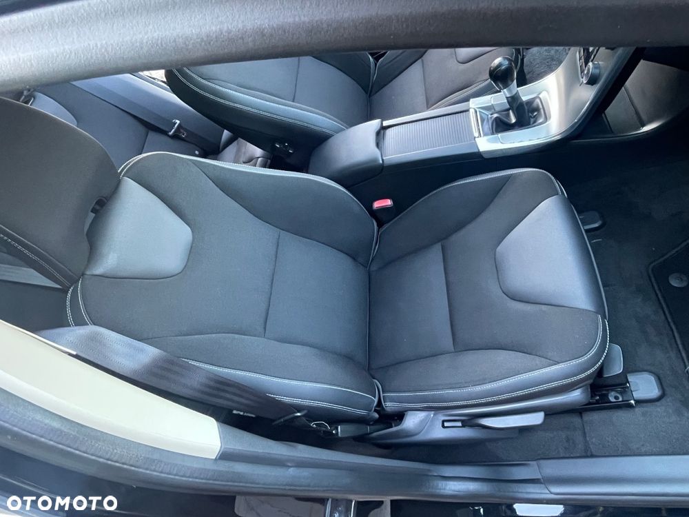 Volvo XC 60 D3 AWD R Design - 18