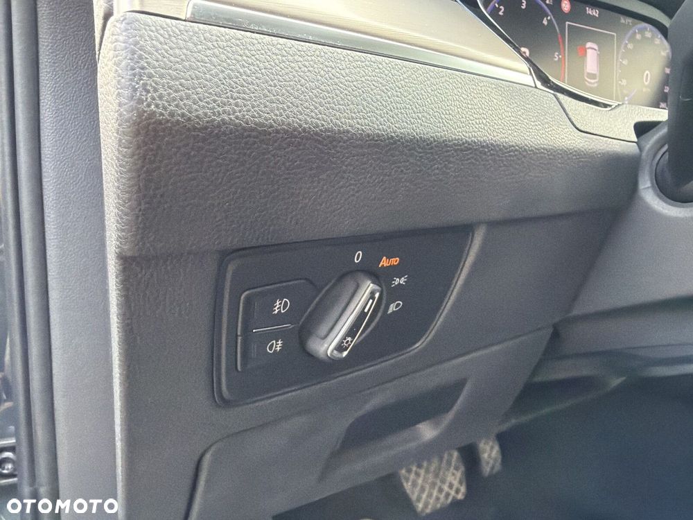 Volkswagen Passat - 17