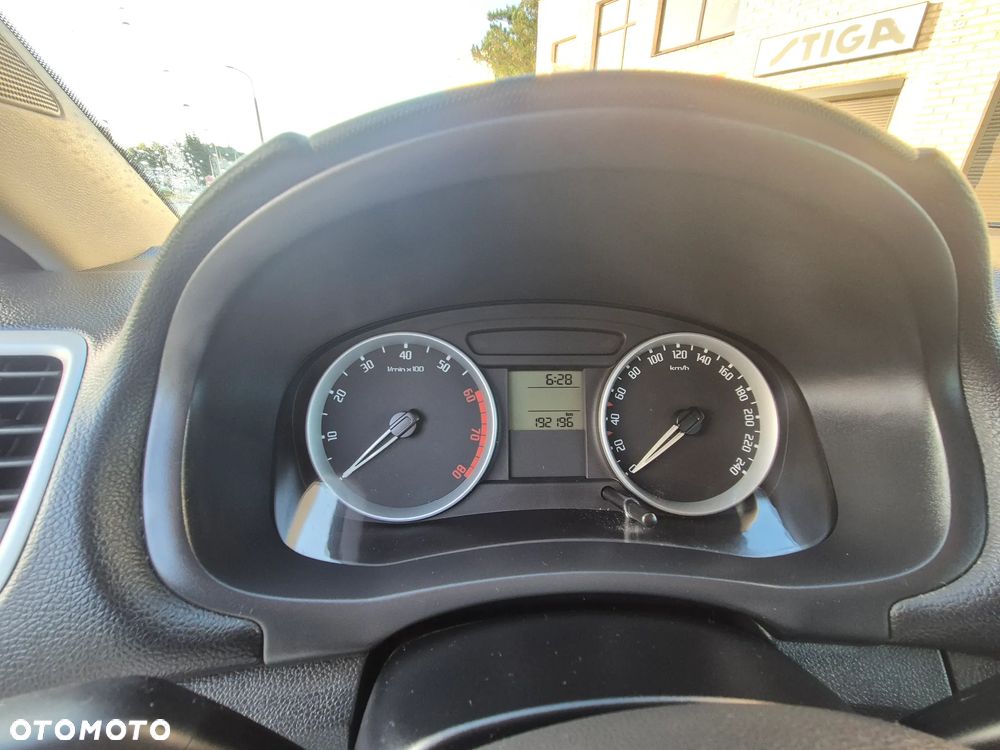 Skoda Roomster 1.6 16V Comfort PLUS EDITION - 17