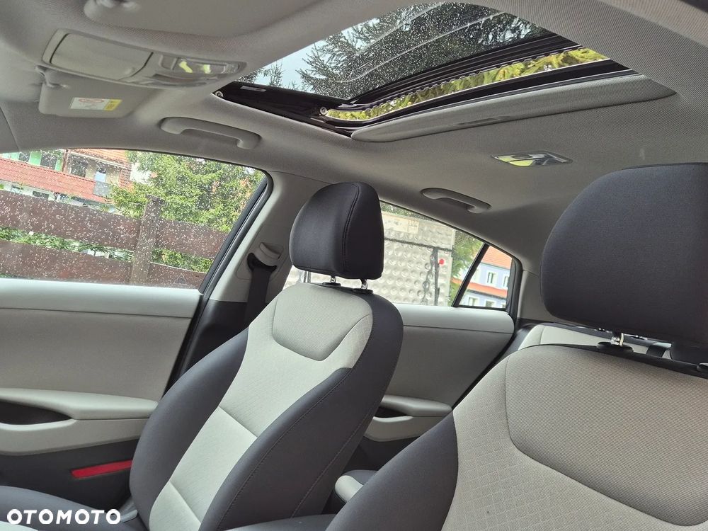 Hyundai IONIQ - 13