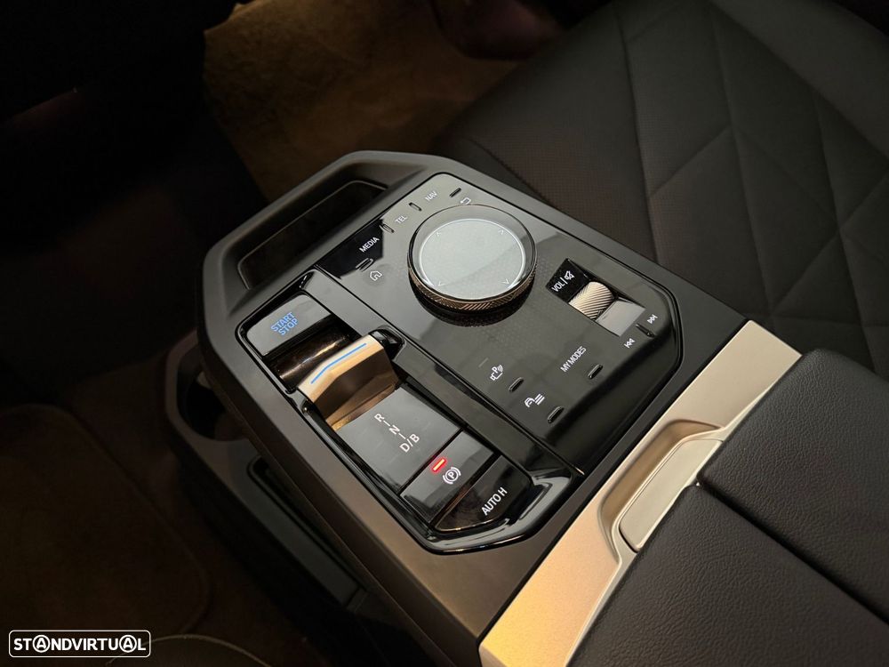 BMW iX xDrive 40 - 27