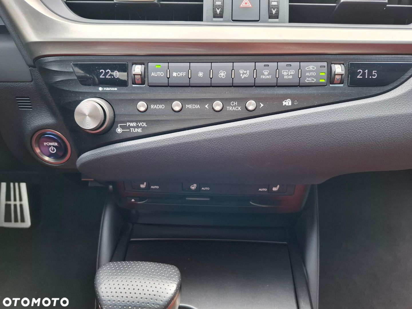 Lexus ES 300h F Sport Edition - 32