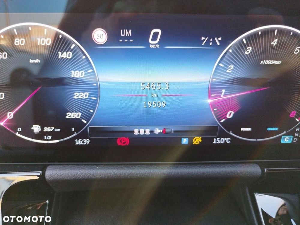 Mercedes-Benz GLA - 16