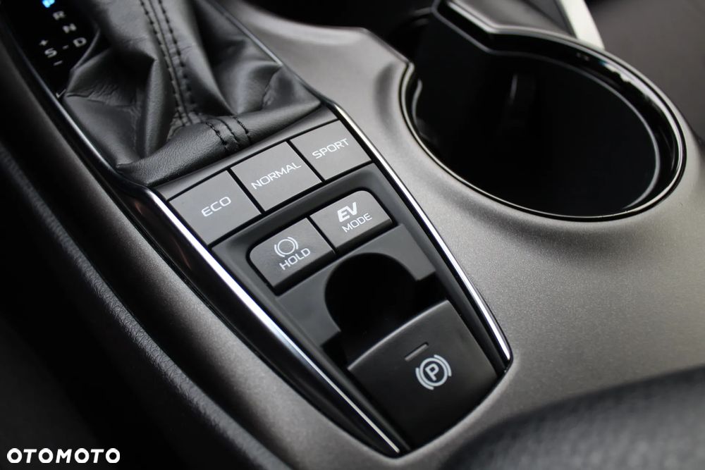 Toyota Camry 2.5 Hybrid Comfort CVT - 24