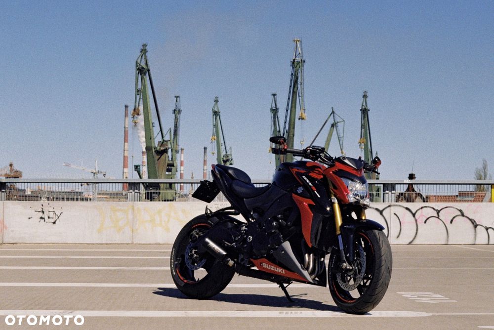 Suzuki GSX 1000 - 24