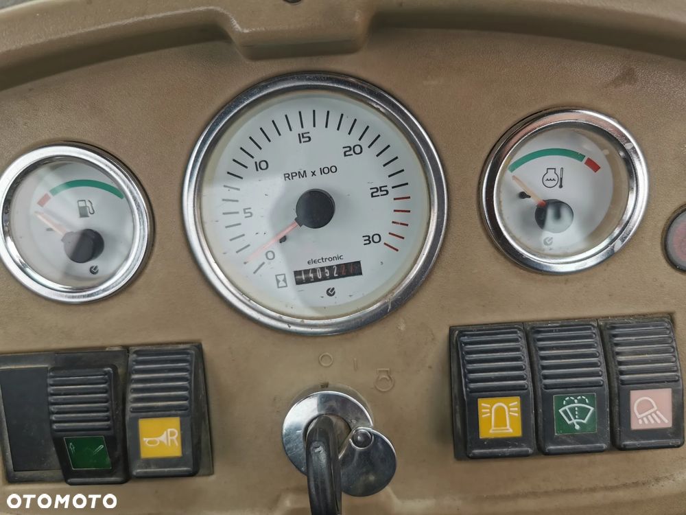 Komatsu WB97S-2 - 15