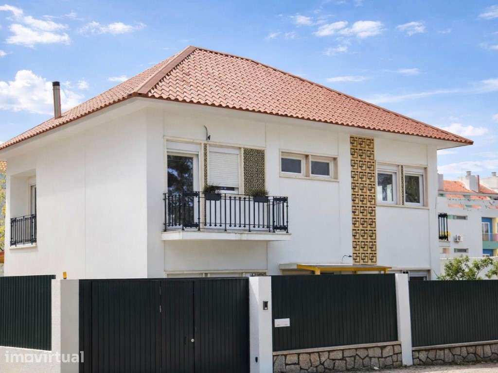 Moradia Isolada Totalmente Remodelada | Potencial para 7 Quartos | ... - Grande imagem: 2/42