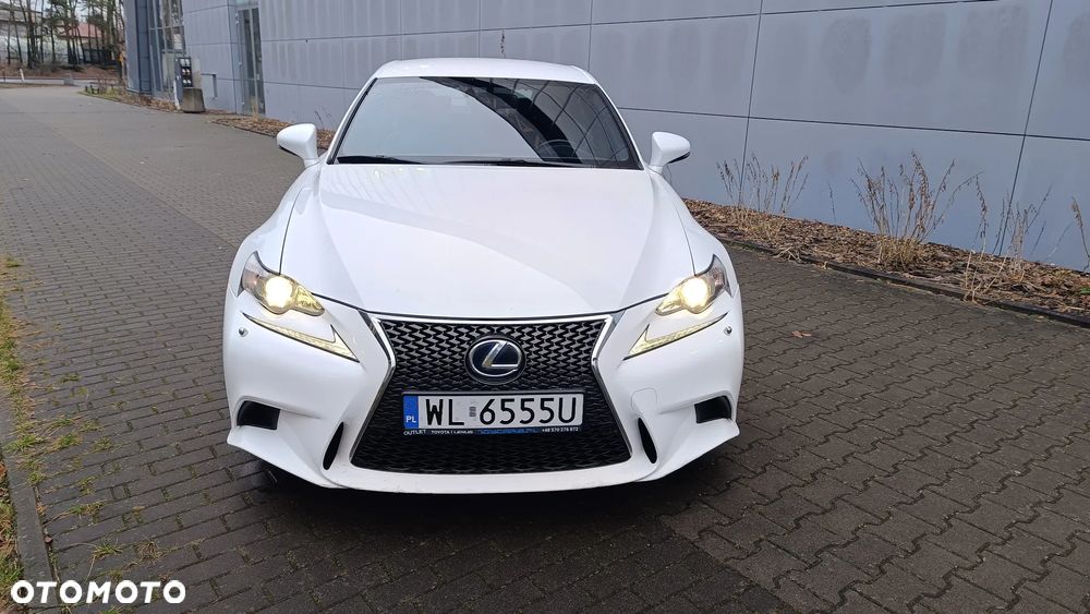 Lexus IS 300h F Sport - 10