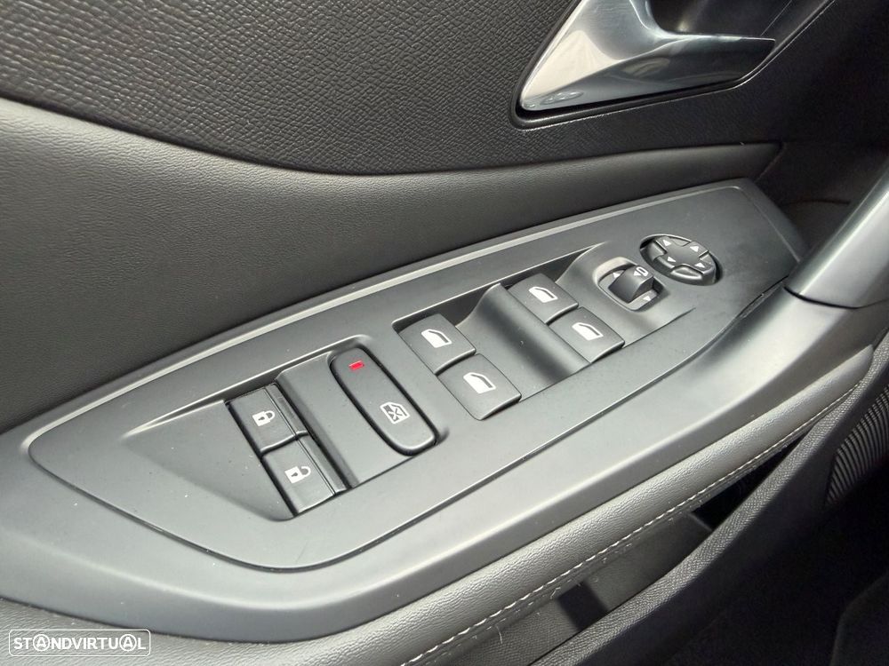 Peugeot 308 SW 1.6 Hybrid Allure e-EAT8 - 28