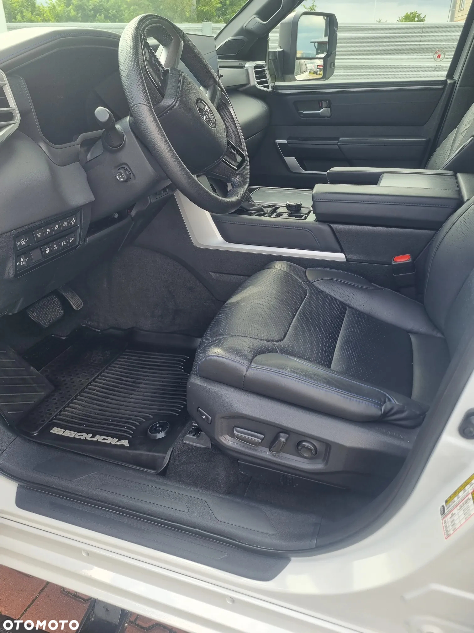 Toyota Sequoia - 13