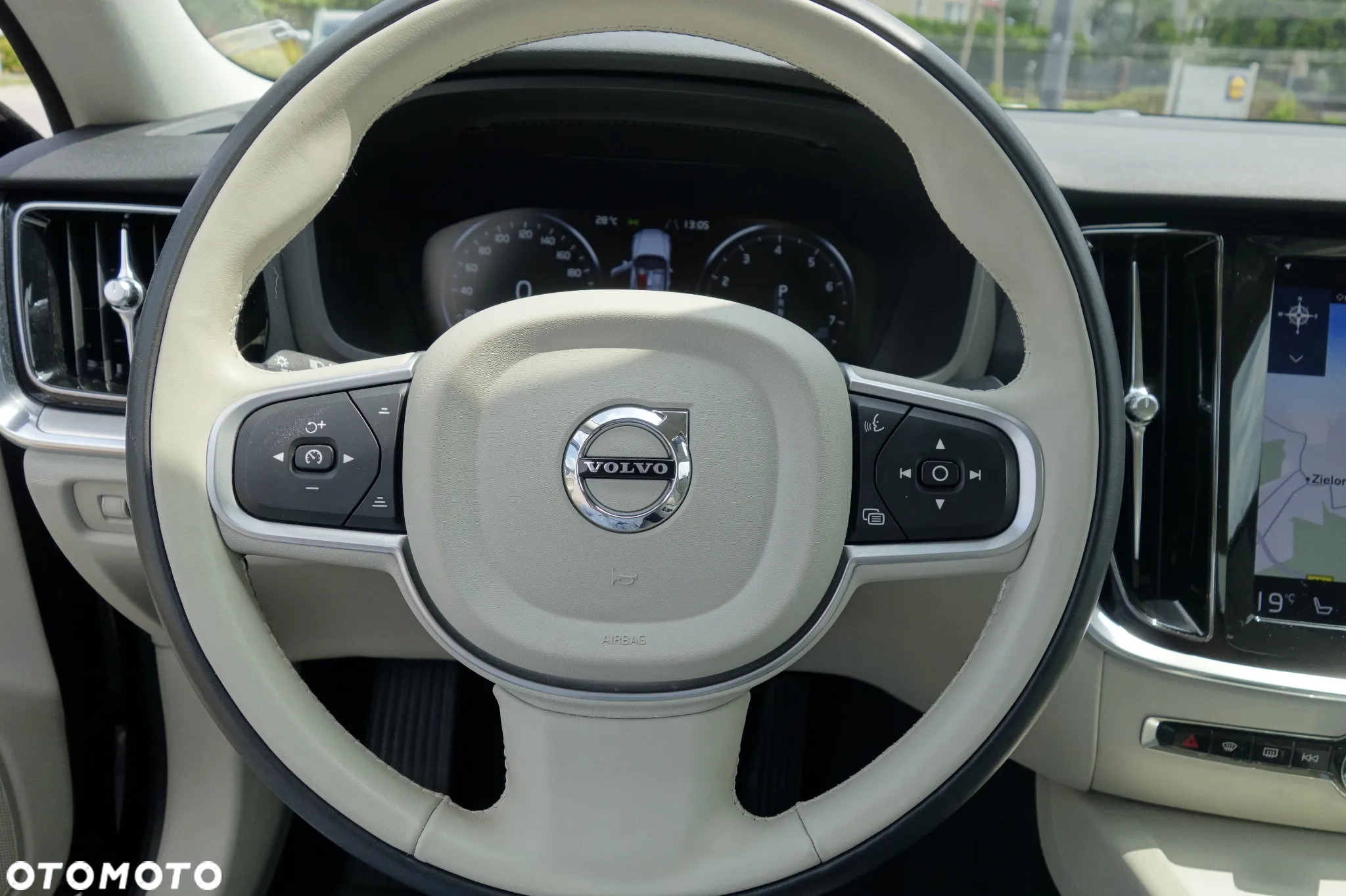 Volvo S60 T5 Momentum Pro - 17