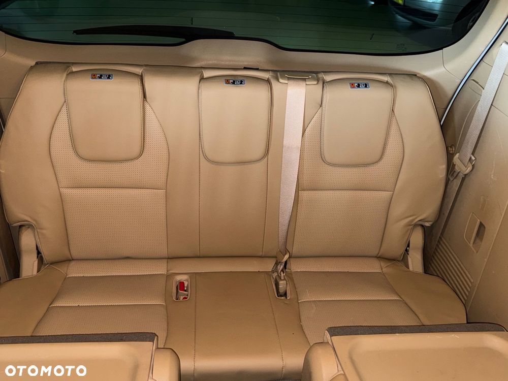 Kia Carnival - 28