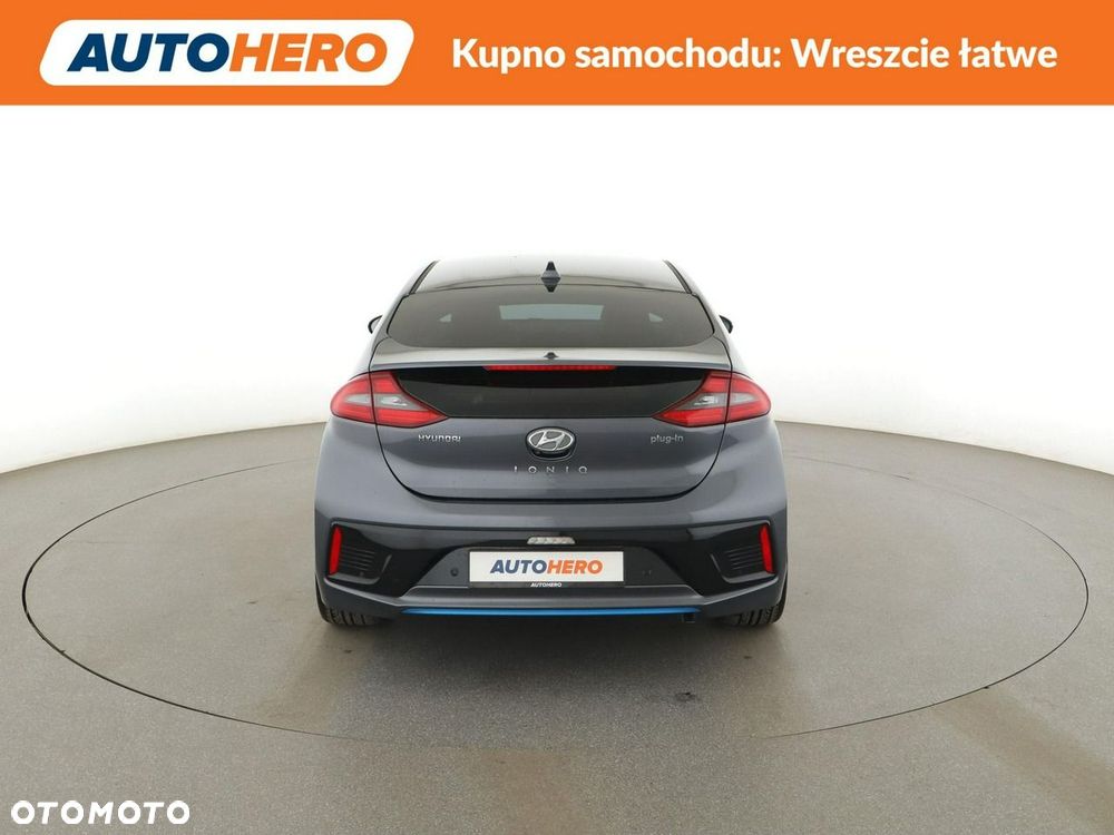 Hyundai IONIQ - 7
