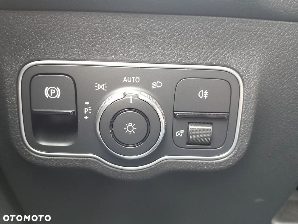 Mercedes-Benz GLB 200 4Matic 8G-DCT Progressive - 15