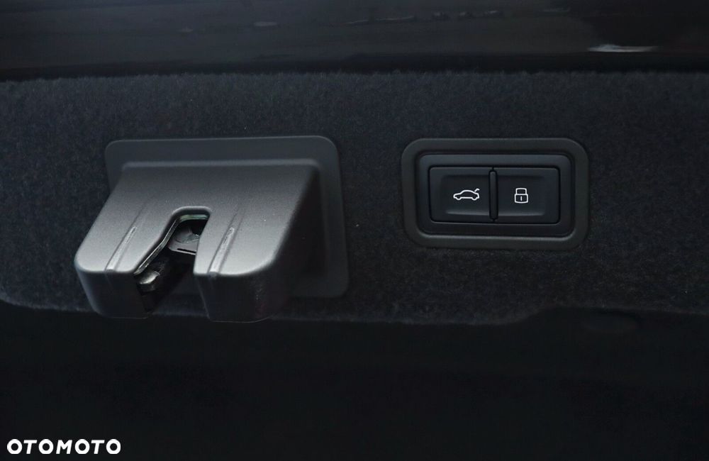Audi A8 - 8