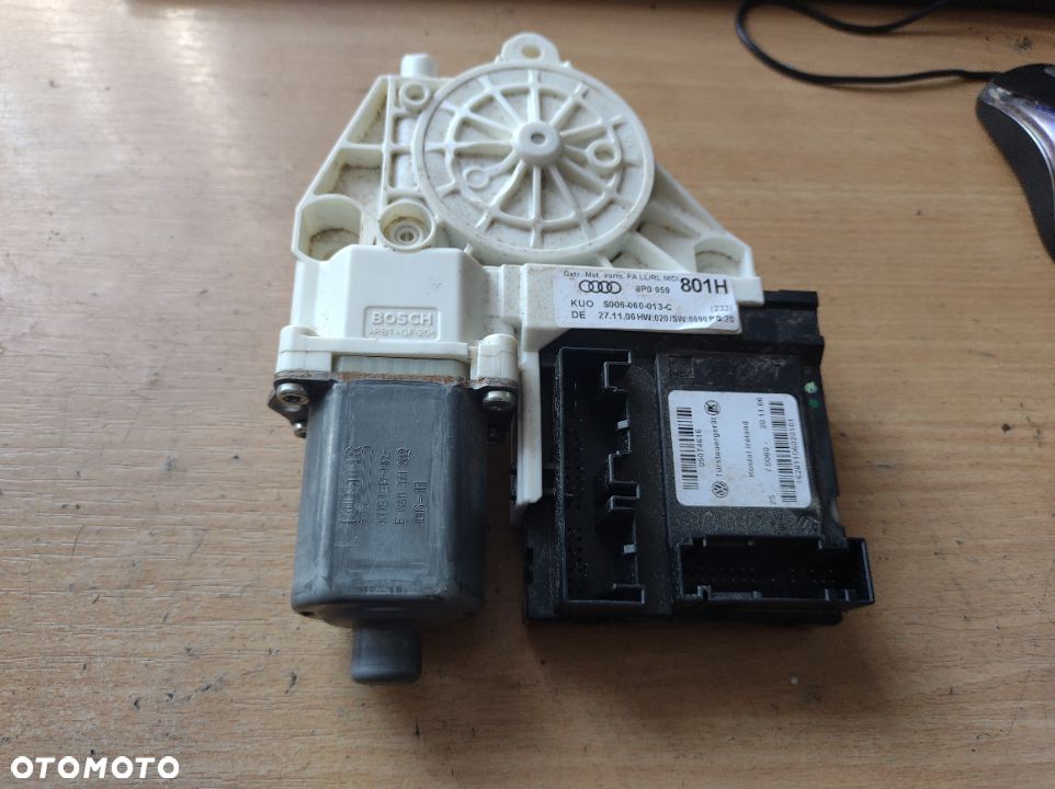 Silniczek szyby Audi A3 prawy przód E840311202