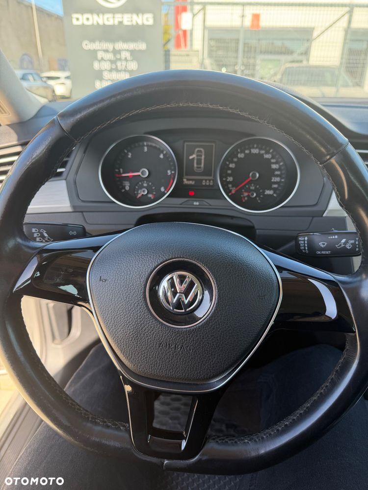 Volkswagen Passat 1.6 TDI BMT Trendline - 18