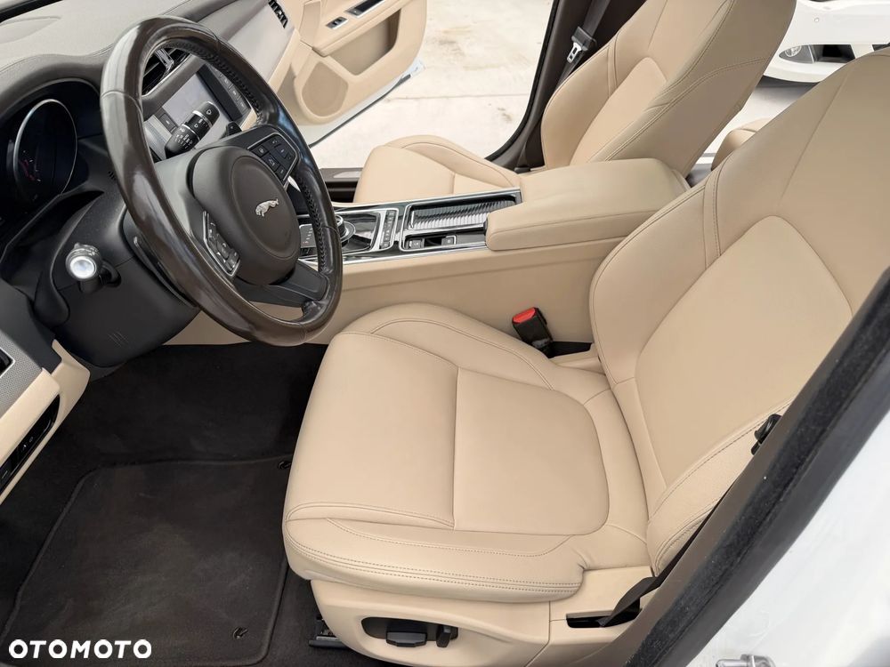 Jaguar XF 35t AWD Prestige - 7