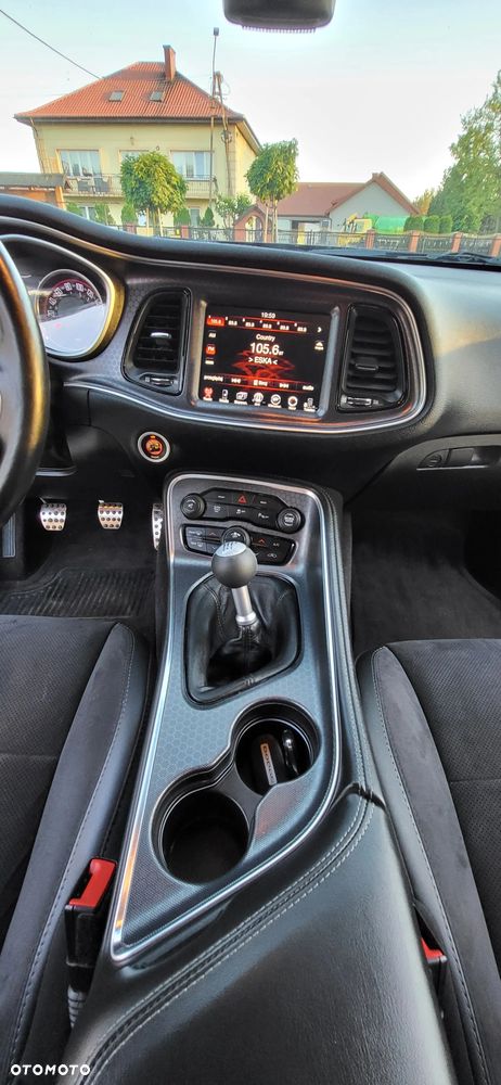 Dodge Challenger - 25