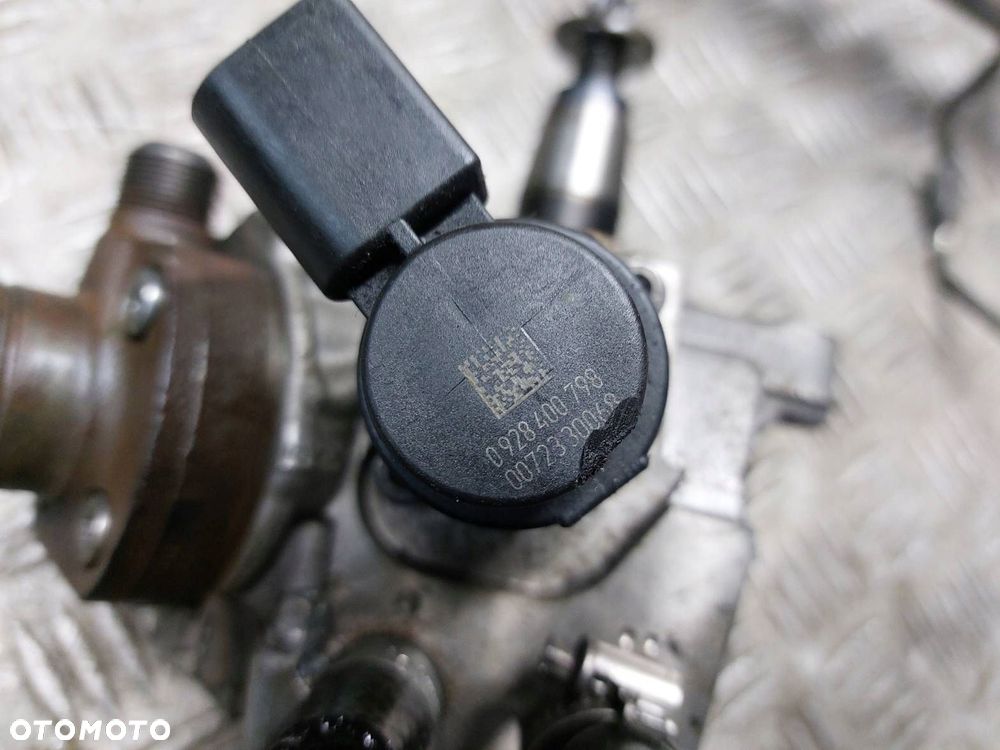 POMPA WTRYSKOWA + WTRYSKIWACZE + LISTWA KOMPLET BMW F10 520d 2.0 D - 8