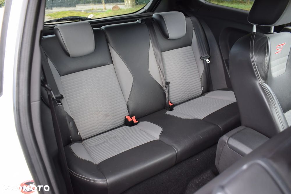 Ford Fiesta 1.6 EcoBoost mit Leder-Sport-Paket ST - 16
