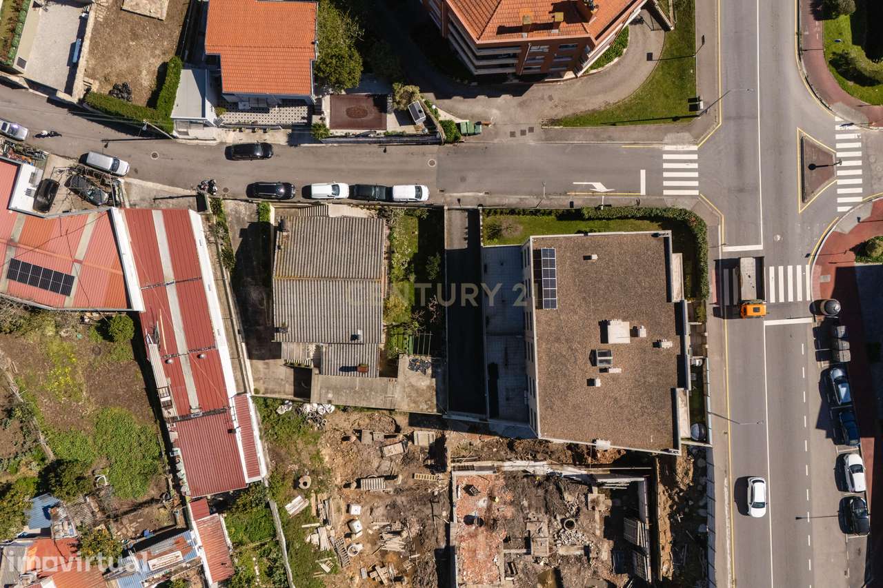 MORADIA BI-FAMILIAR OU TERRENO PARA CONSTRUÇÃO DE UM PRÉDIO HABITACION - Grande imagem: 3/60