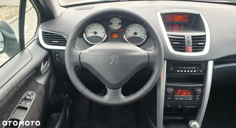 Peugeot 207 - 8