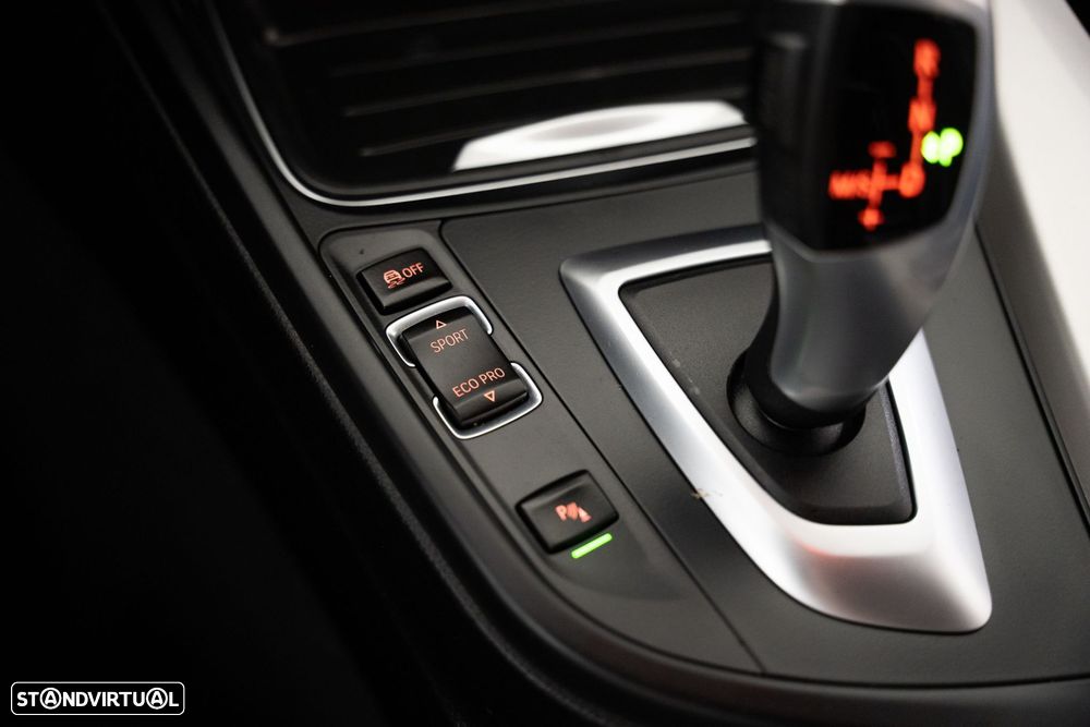 BMW 318 d Auto Line Sport - 14
