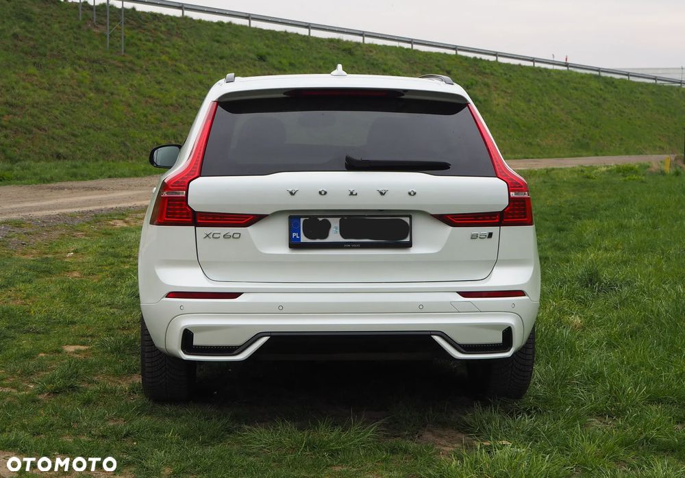 Volvo XC 60 B5 B AWD Plus Dark - 4