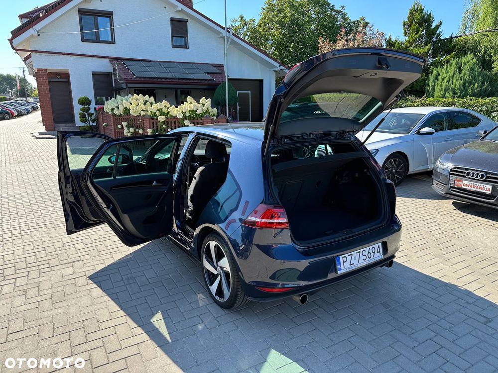 Volkswagen Golf - 26