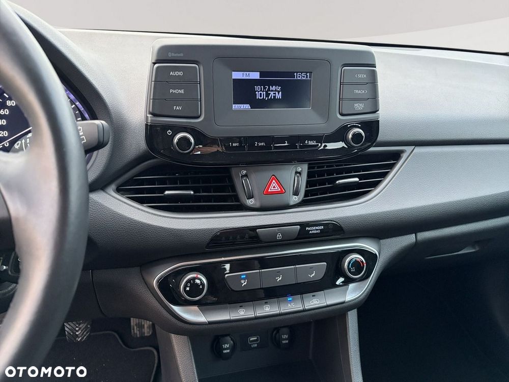 Hyundai i30 1.5 DPI Classic + - 16