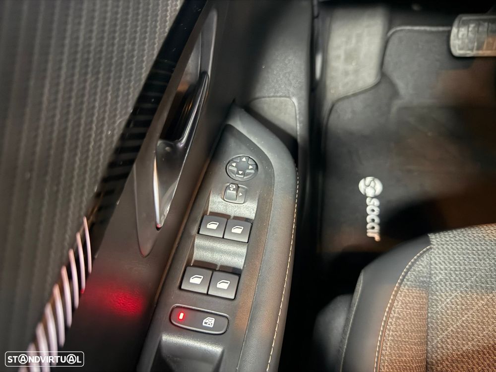 Peugeot 208 1.2 Hybrid Allure e-DCS6 - 14