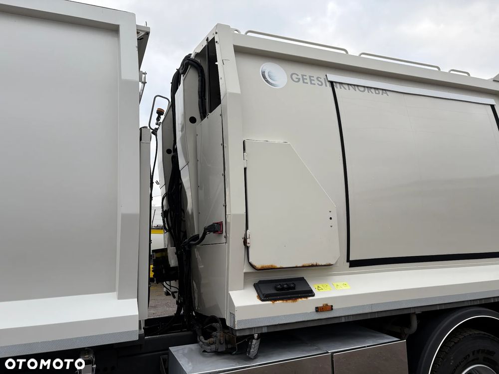 Volvo FM 330 EEV 6x2 / śmieciarka / 3 komory - 17