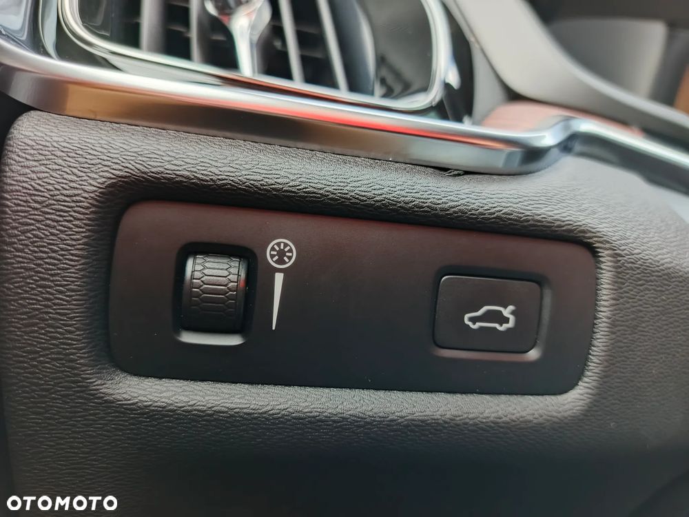 Volvo V60 Cross Country B4 D AWD Geartronic Pro - 24