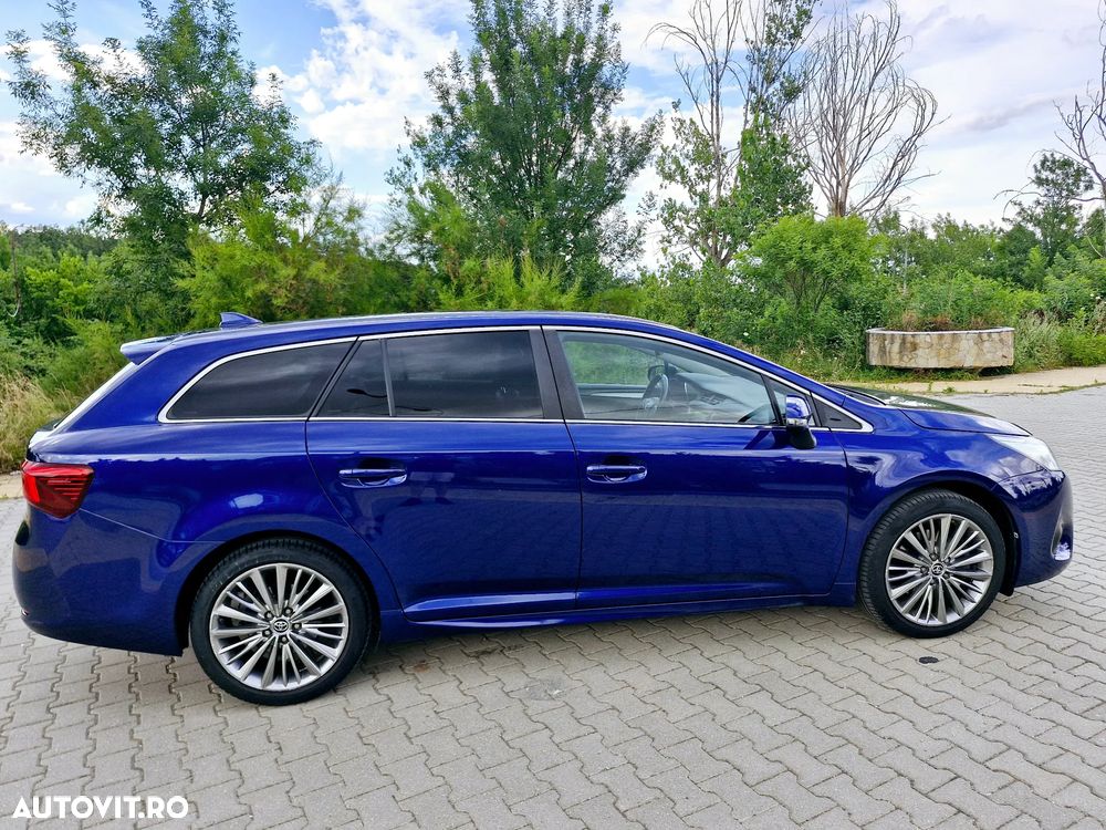 Toyota Avensis 2.0 D-4D Executive - 4