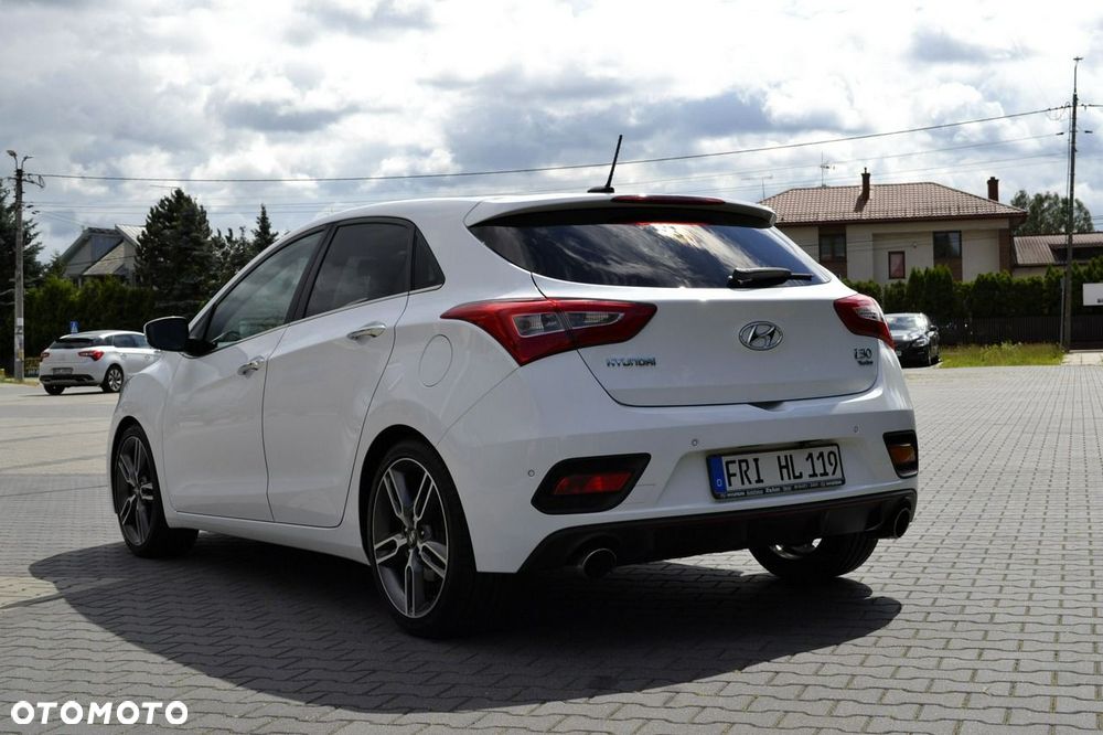 Hyundai i30 1.6 GDI Turbo Luxury - 9