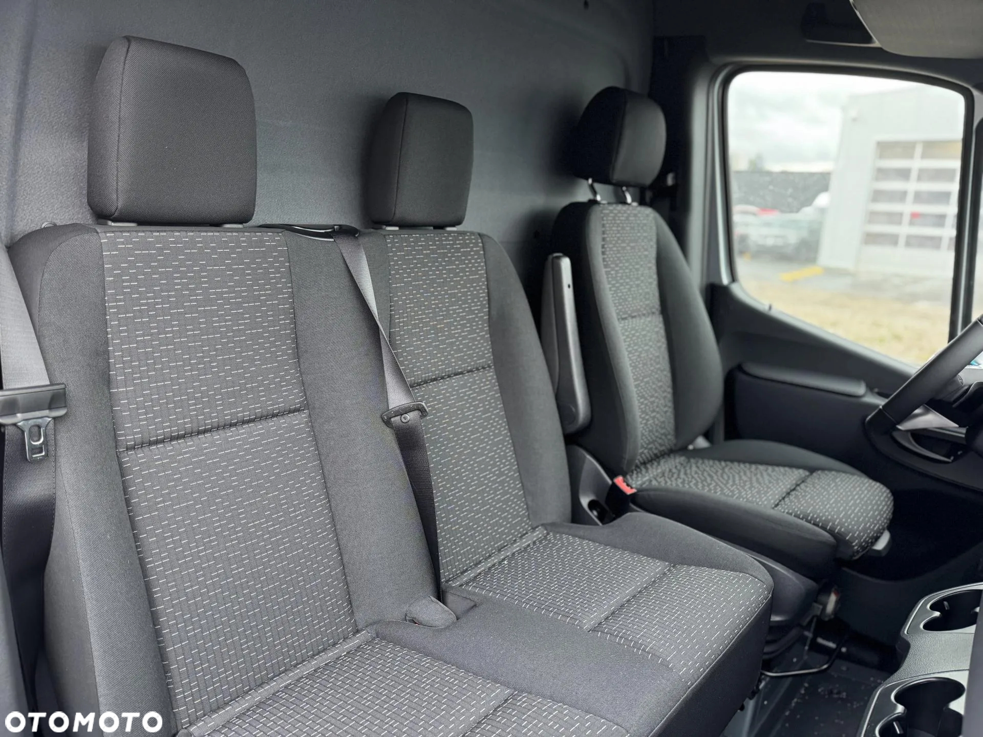 Mercedes-Benz Sprinter - 13