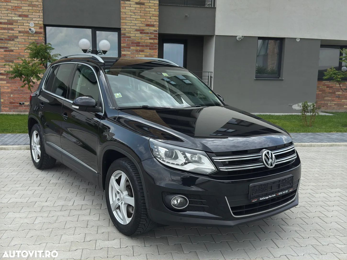Volkswagen Tiguan - 1