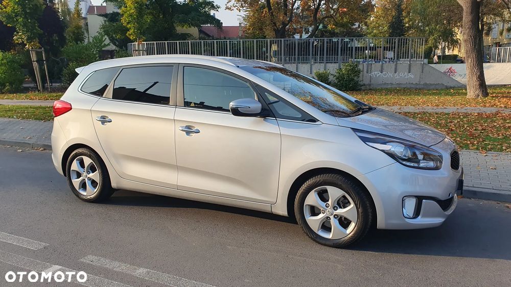 Kia Carens - 10