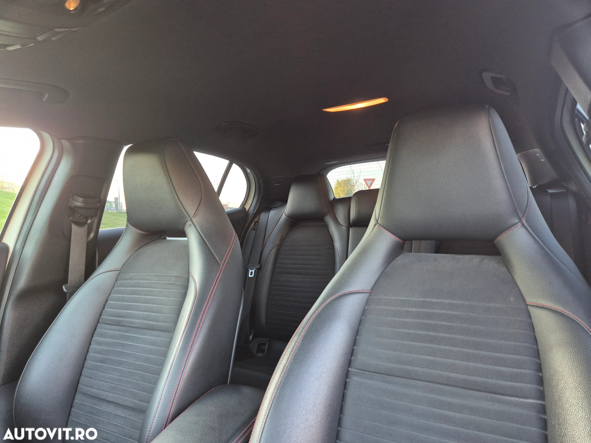 Mercedes-Benz GLA 250 8G-DCT AMG Line - 7