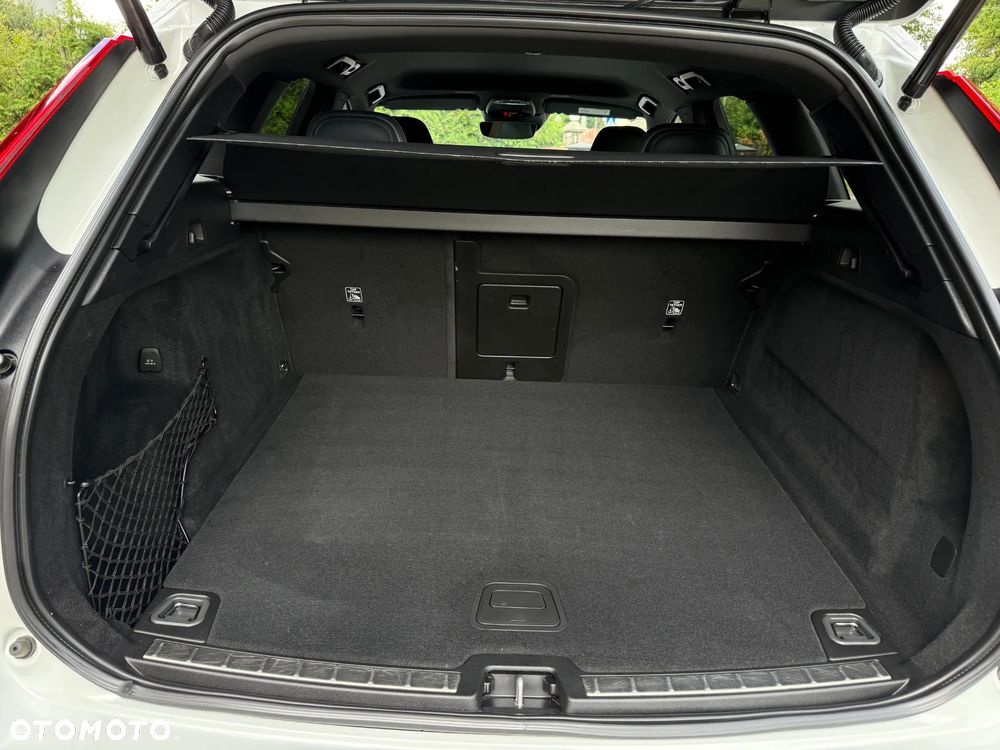 Volvo XC 60 B4 D AWD R-Design - 21