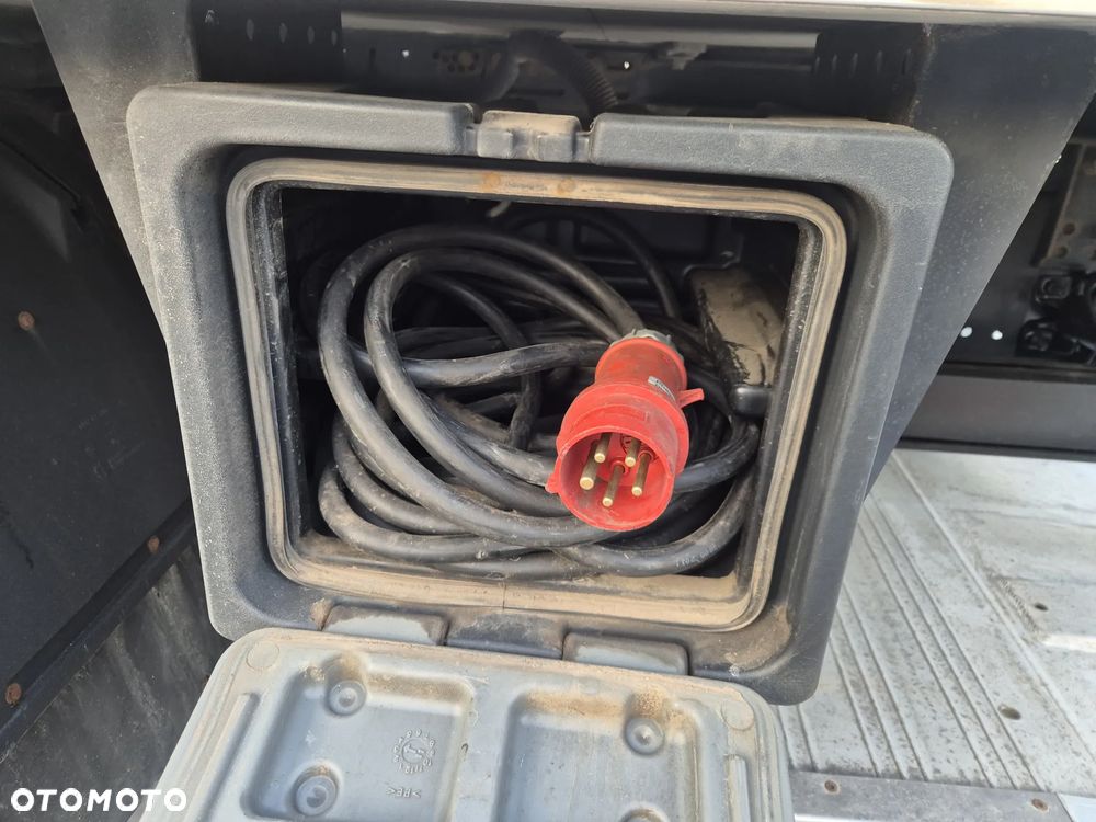 Mercedes-Benz Axor 1833 Chłodnia Mrożnia Winda Euro5 CARRIER SUPRA 950 - 6