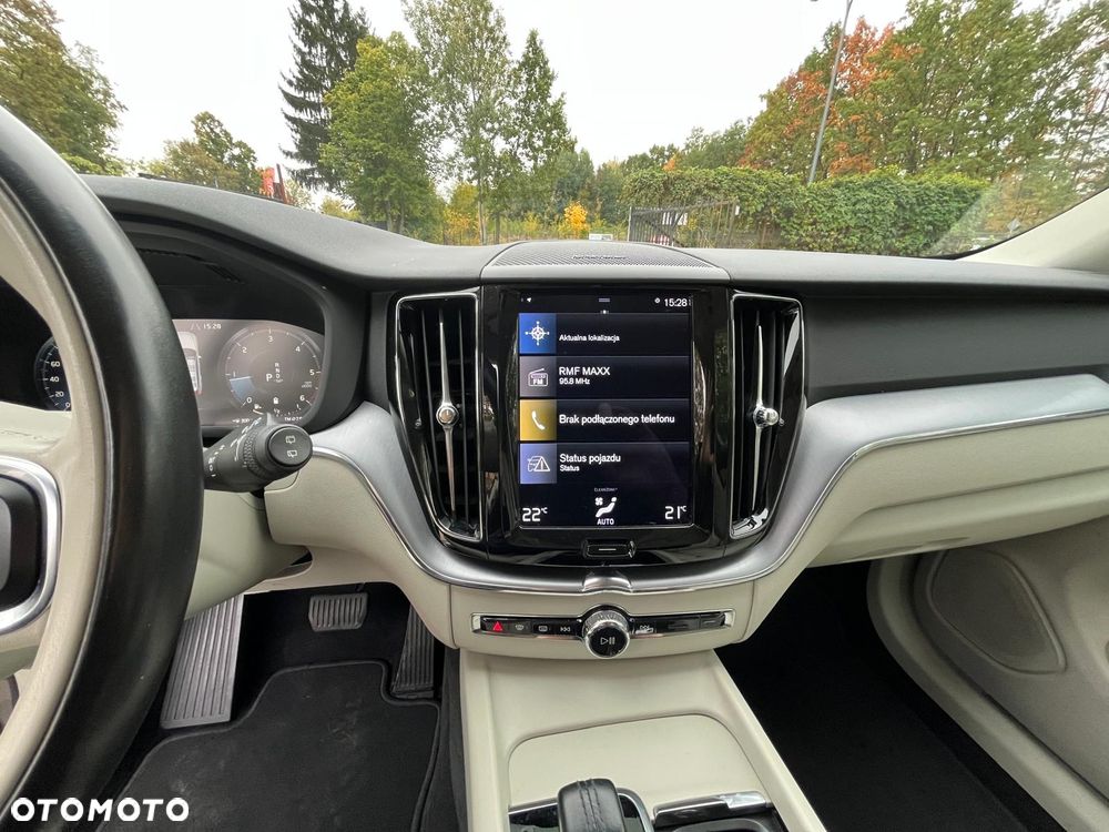 Volvo XC 60 B4 D AWD Geartronic Momentum Pro - 22