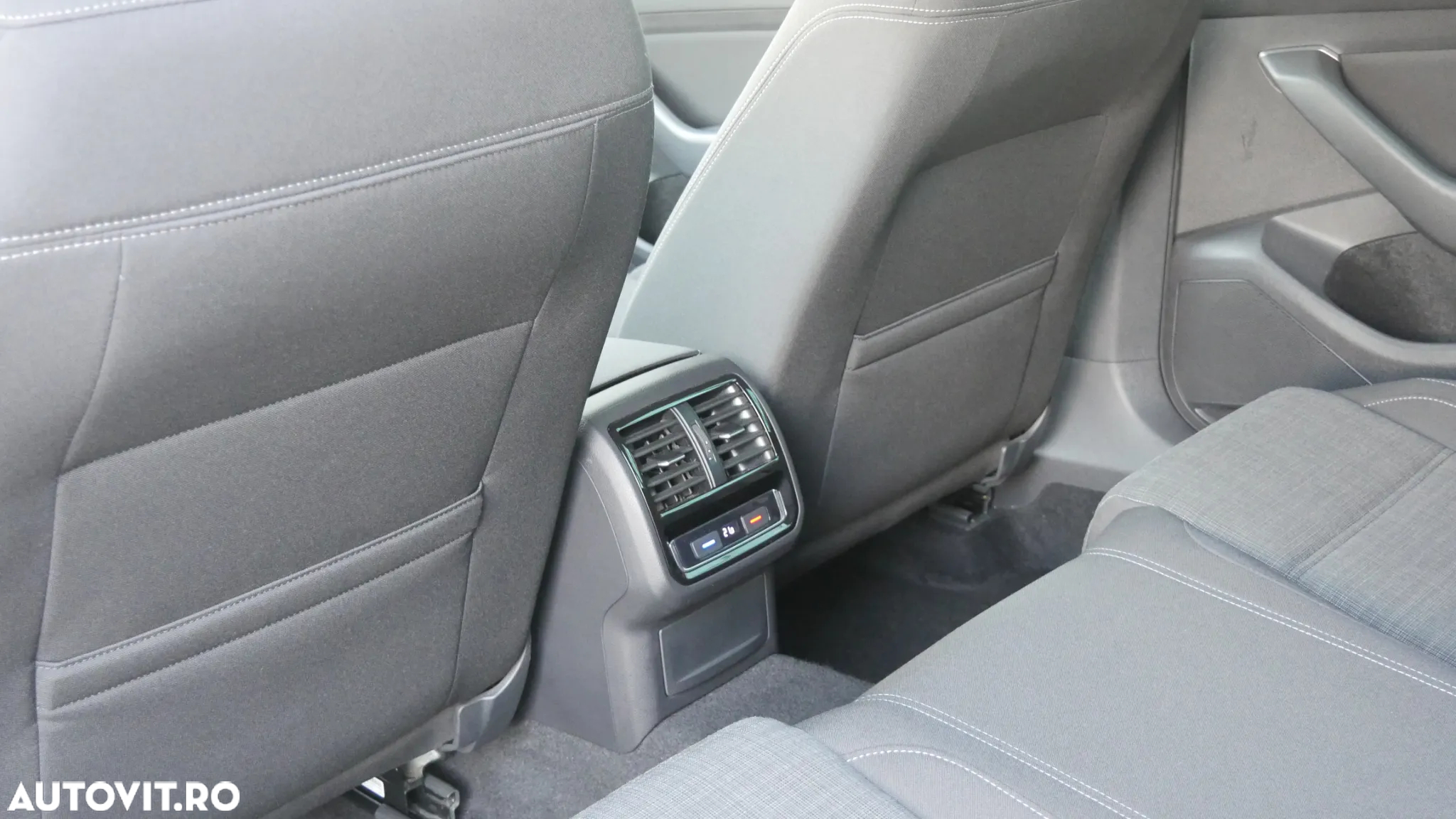 Volkswagen Passat Variant 2.0 TDI SCR DSG Business - 17