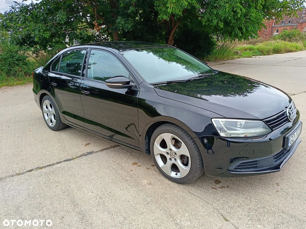 Volkswagen Jetta - 2