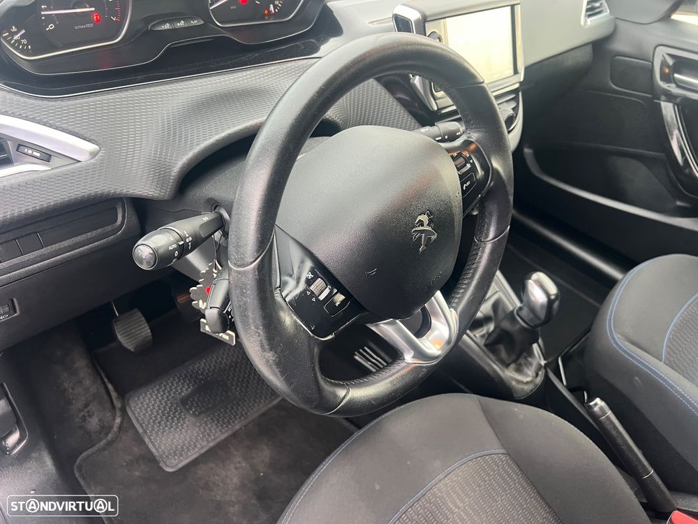 Peugeot 208 1.2 PureTech Style - 26