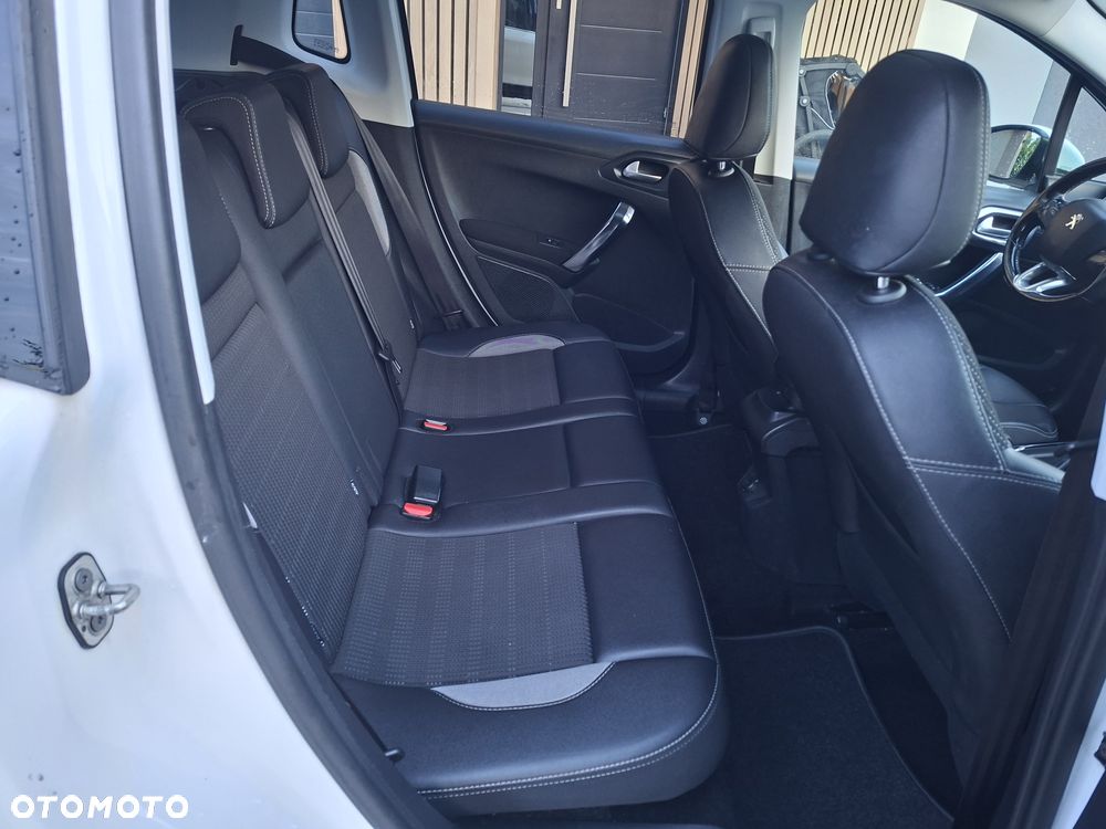 Peugeot 2008 - 8