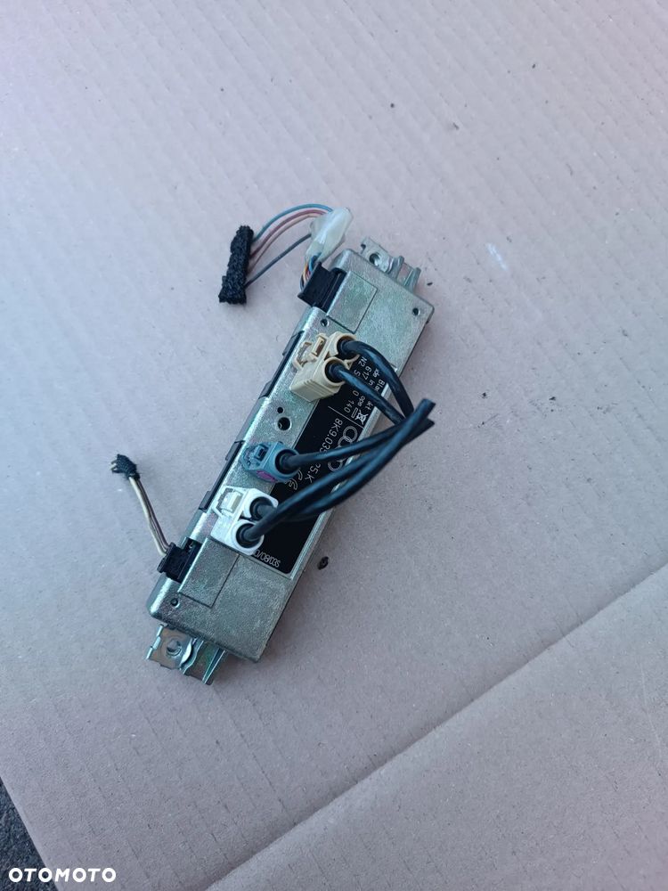 AUDI A4 B8 WZMACNIACZ ANTENY 8K9035225K - 1