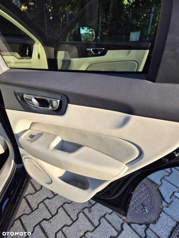 Volvo XC 60 B4 B Plus Dark - 20